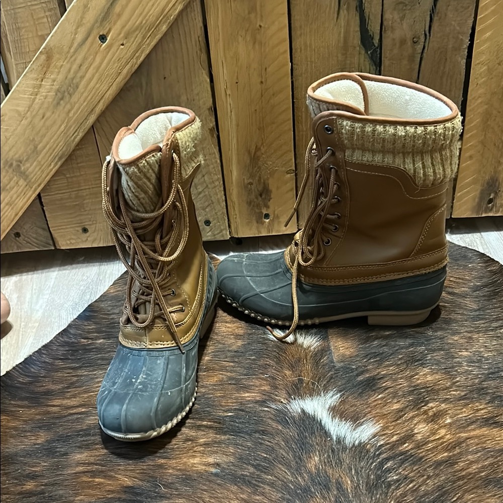 Refresh Brown and Gray Winter Boots